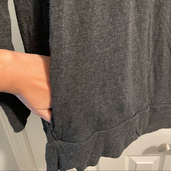 *DONATED* Lou & Grey | Pockets | Women’s Grey Sweater | Size XS - Picture 3 of 8